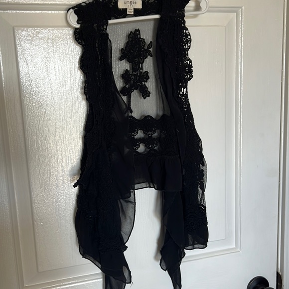 Umgee Tops - Lace ruffled vest